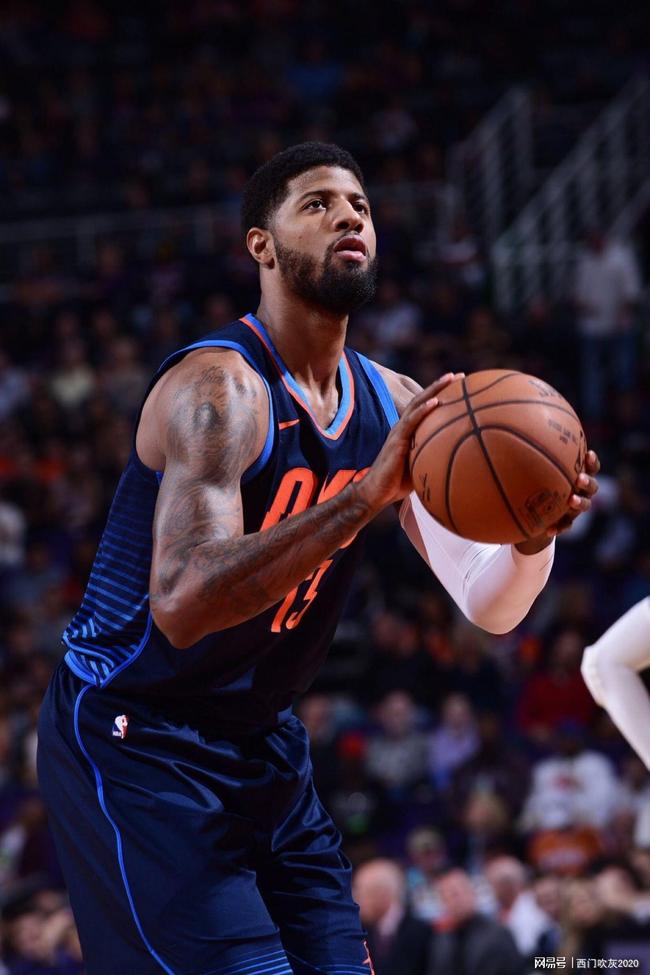 以他为轴的 以他为轴的